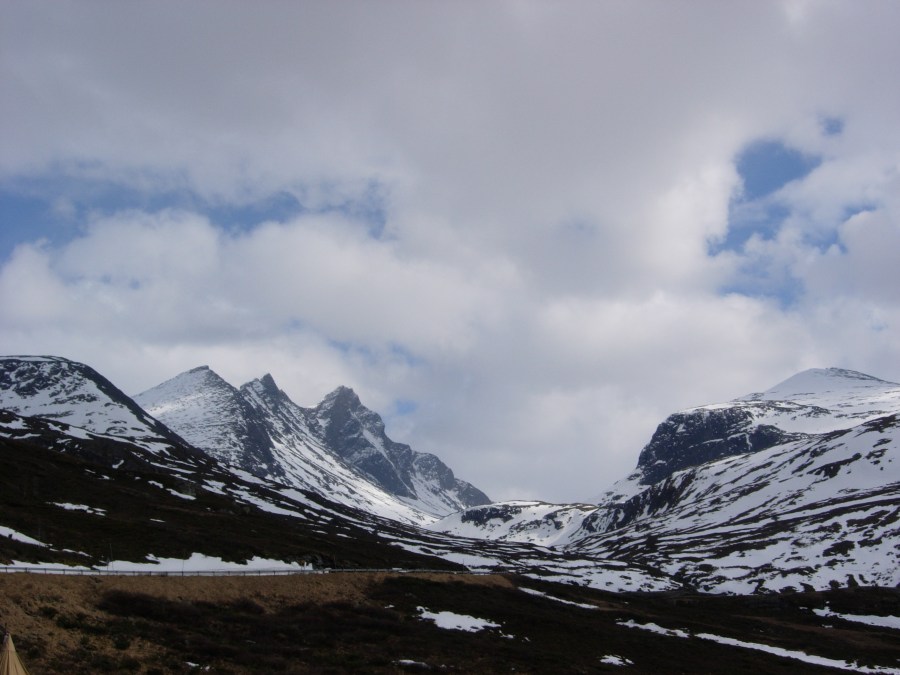 Climbing over the roof of Norway